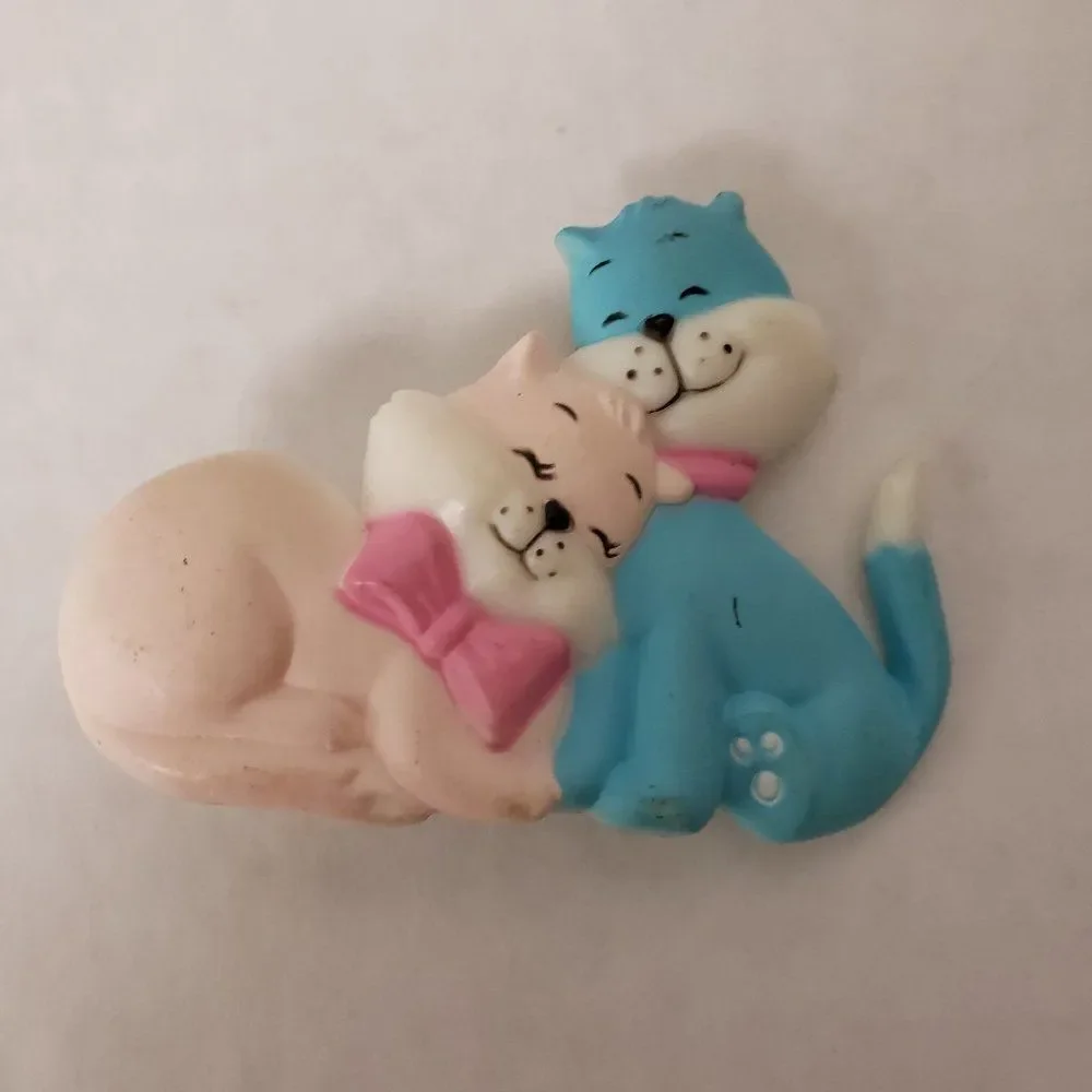 Vintage Pink Kitty Blue Cat Love Plastic Brooch Pin Pinback Girls